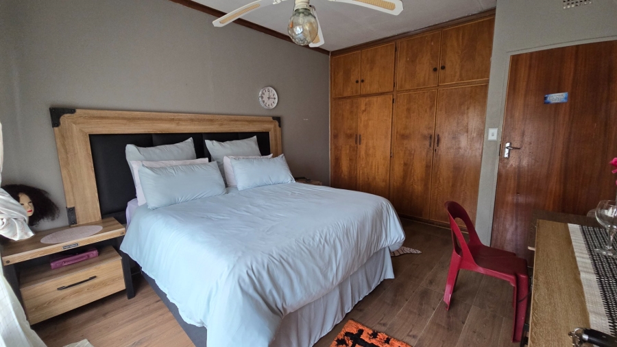 2 Bedroom Property for Sale in Langenhovenpark Free State